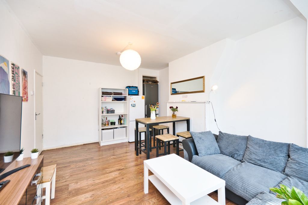 Property photo 2 of 8