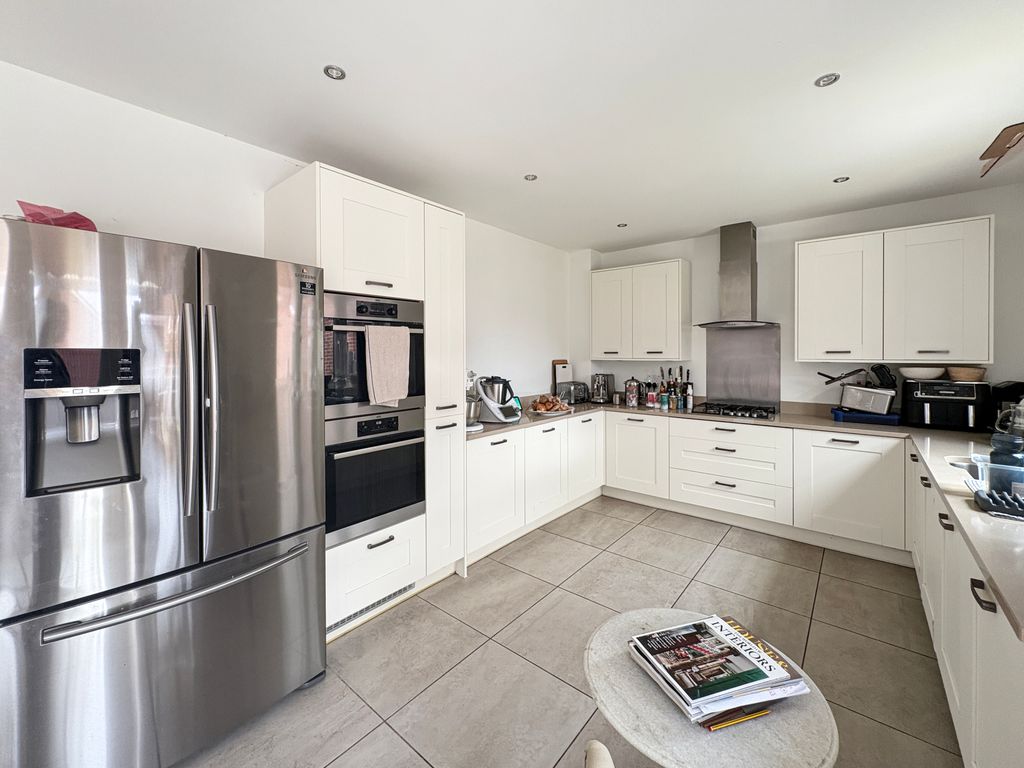 Property photo 3 of 19 1 (11)