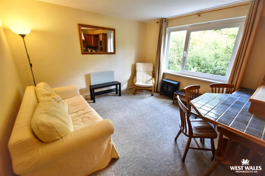 Property photo 3 of 12 6 (16).Jpg