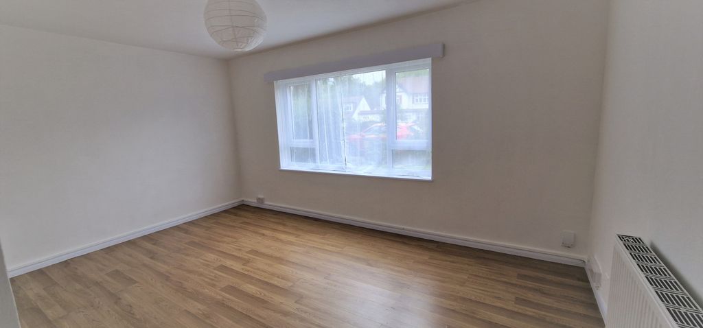 Property photo 1 of 11 2 Bedroom Ground Floor Maisonette