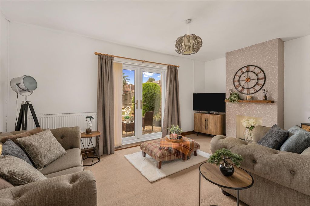 Property photo 3 of 18 281 Warwick Road, Banbury-4.Jpg