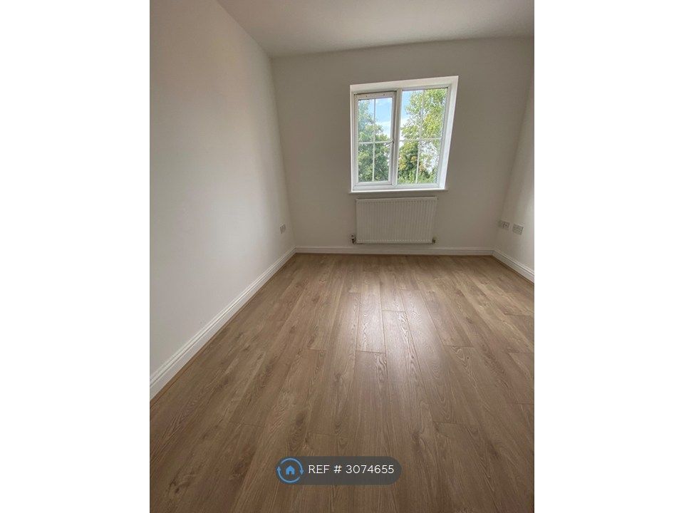 Property photo 3 of 6 Bedroom 1