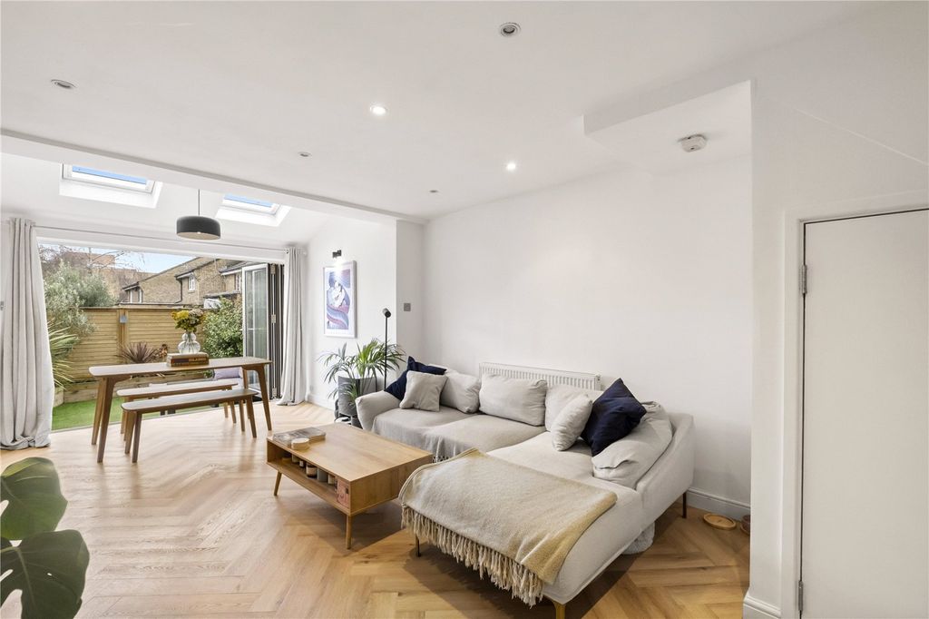 Property photo 3 of 10 Reception