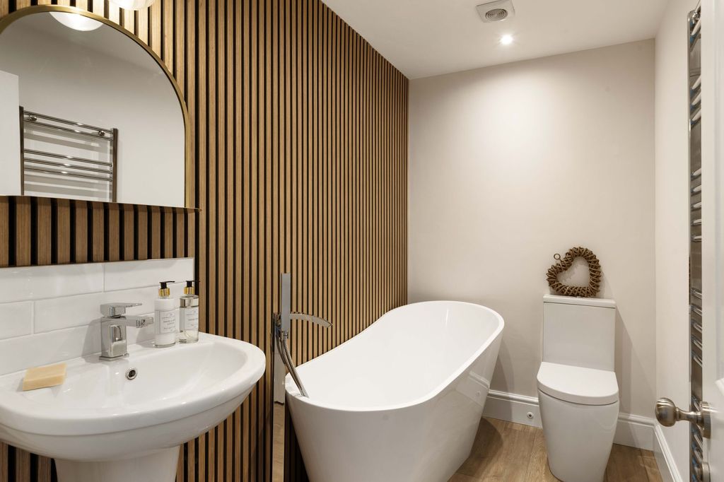 Property photo 3 of 16 100 Victoria Road, Dartmouth_Family Bathroom