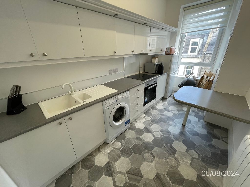 Property photo 2 of 5 Kitchen