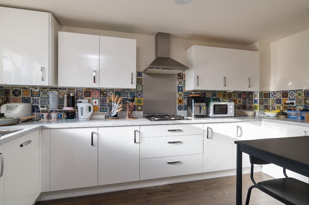 Property photo 2 of 28