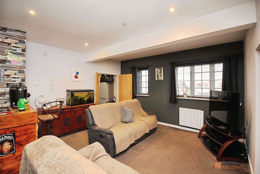 Property photo 3 of 18