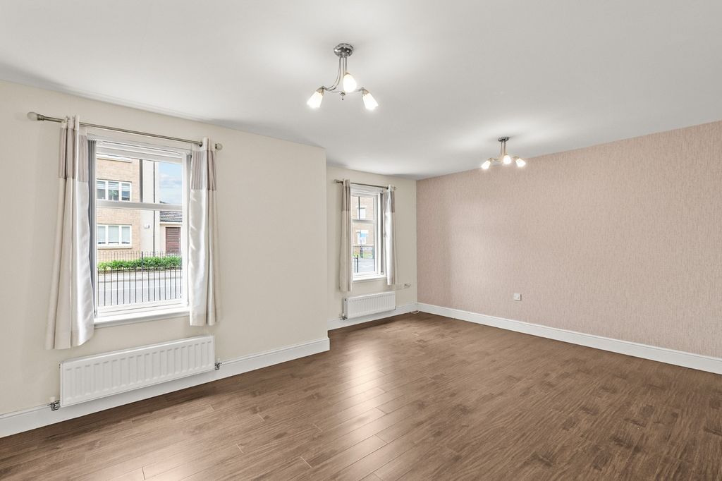 Property photo 2 of 20 4403645