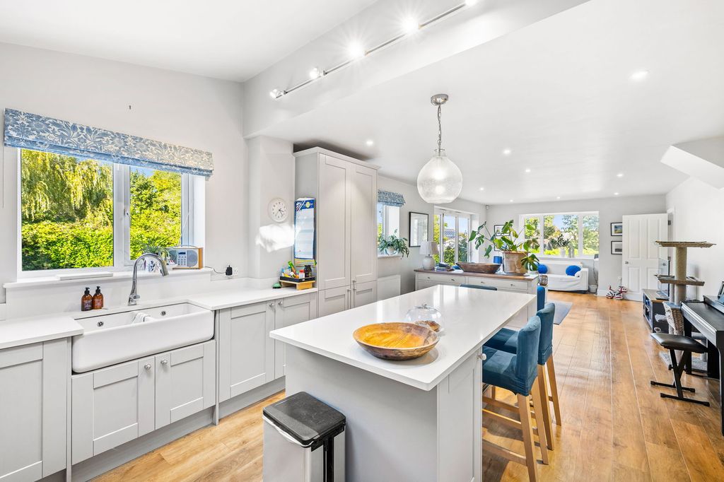 Property photo 2 of 26