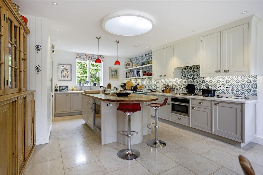 Property photo 3 of 23 70912_Lambourne-House (31).Jpg