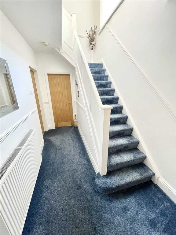 Property photo 2 of 18 Entrance Lobby/Hall