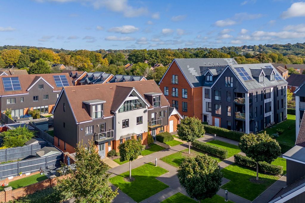 Property photo 2 of 23