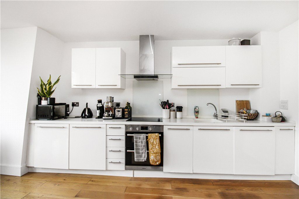 Property photo 2 of 10 Kitchen