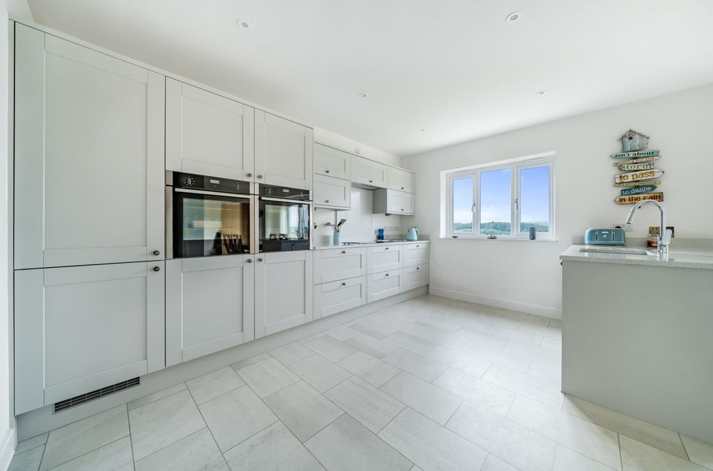 Property photo 3 of 18 Kitchen/Dining Room
