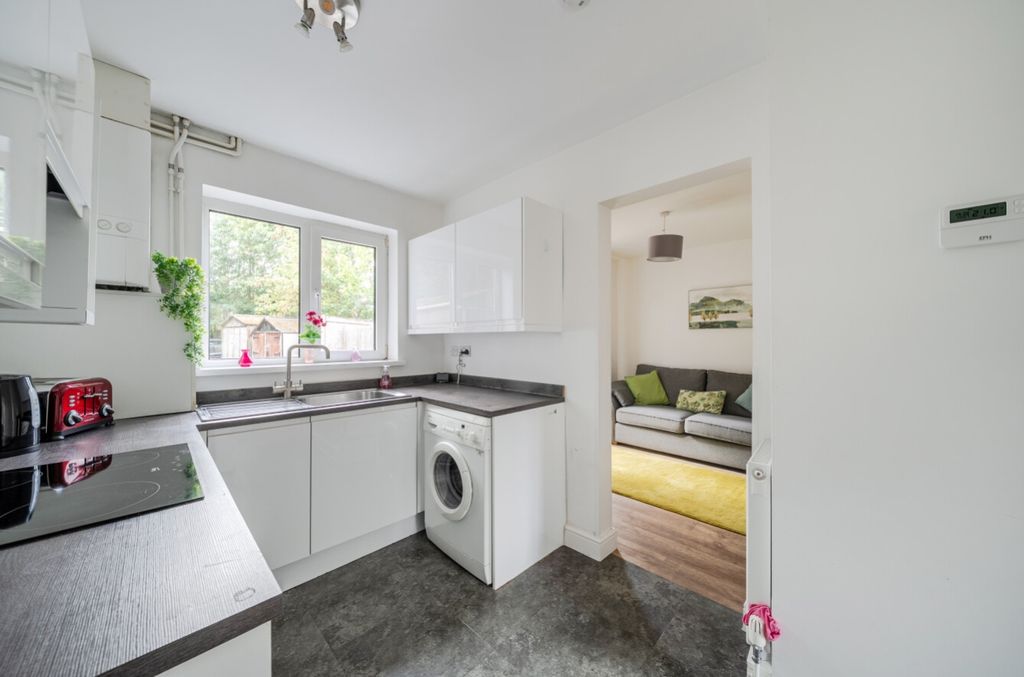 Property photo 2 of 21 1512281-8-1A03E37F12Aef