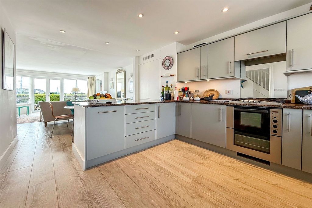 Additional image 9 of 3 bed semi-detached house for salePier Road, Littlehampton, West Sussex BN17