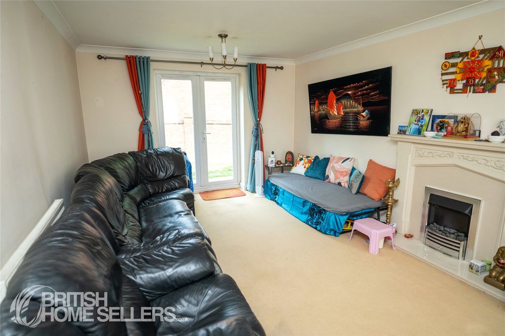 Property photo 2 of 19 Picture No. 11