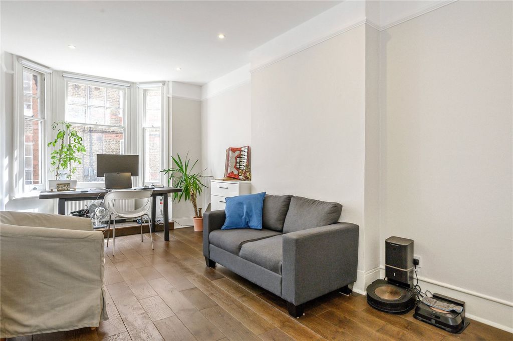 Property photo 3 of 11 Living Room