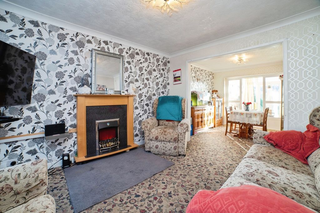 Property photo 2 of 30 Lounge