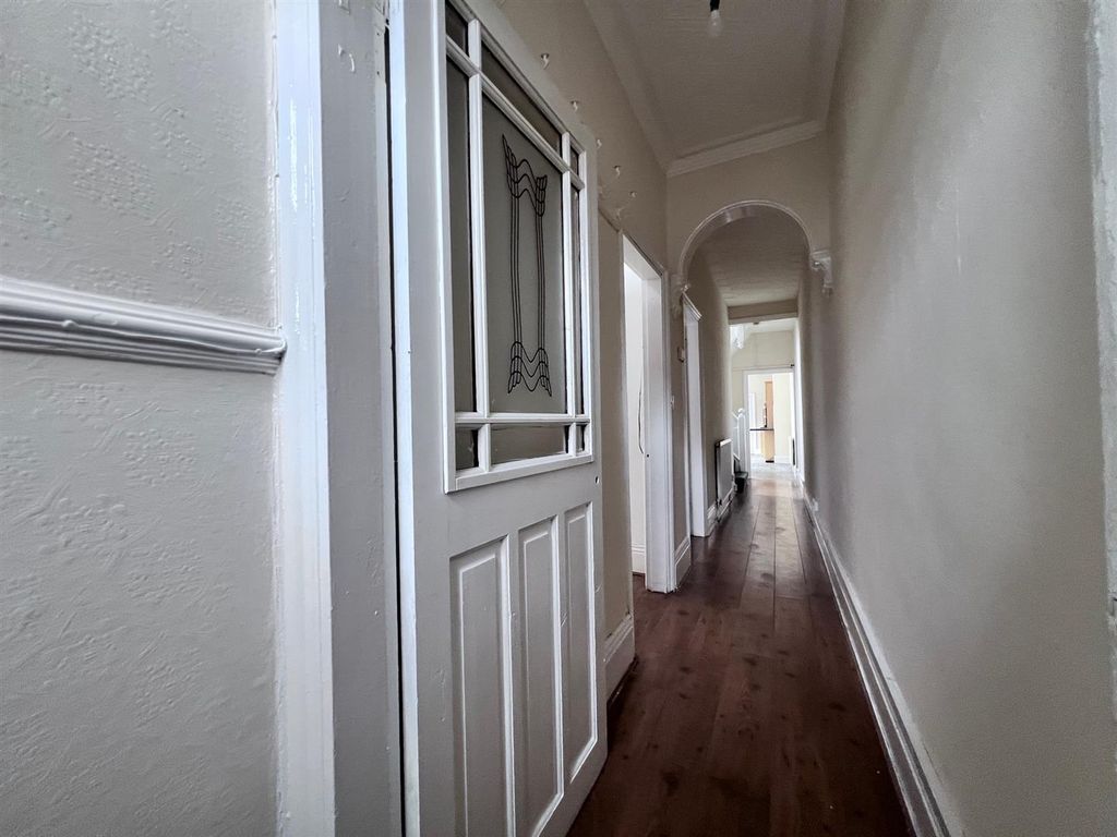 Property photo 3 of 17 Entrance Hallway.Jpg