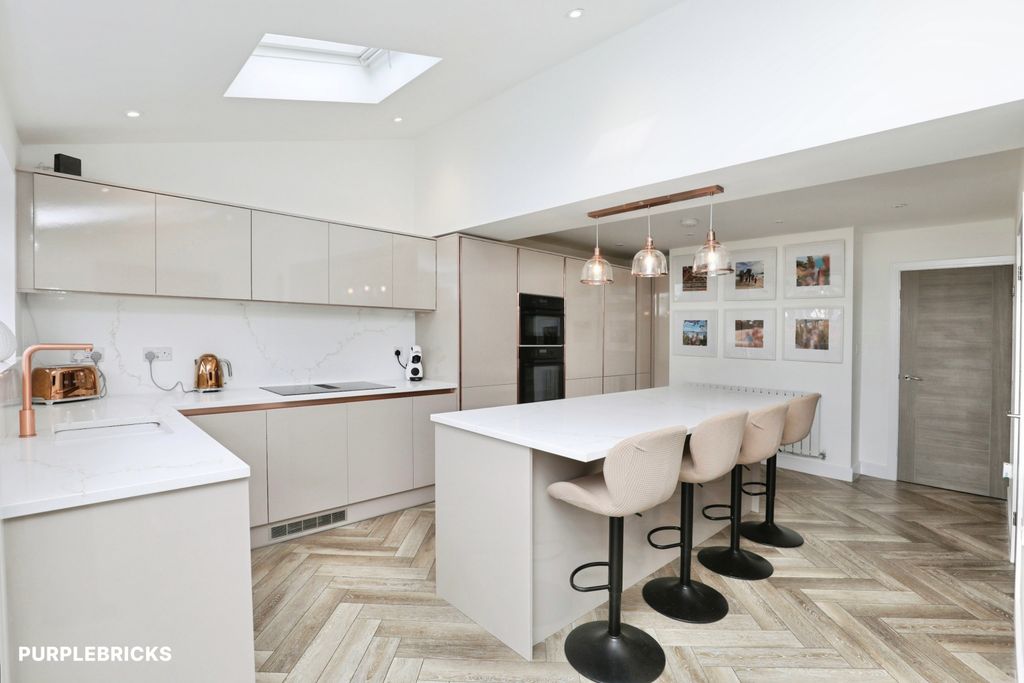 Property photo 3 of 29 Kitchen/Diner