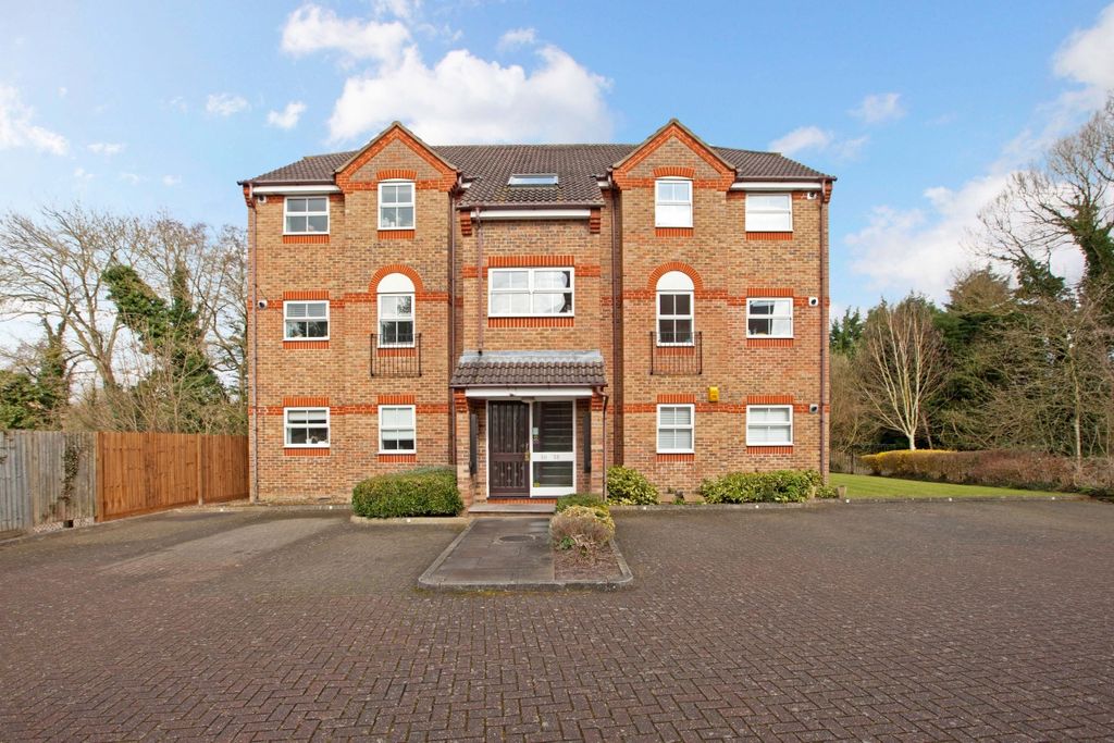 Property photo 1 of 9 32 Salter Close 1...