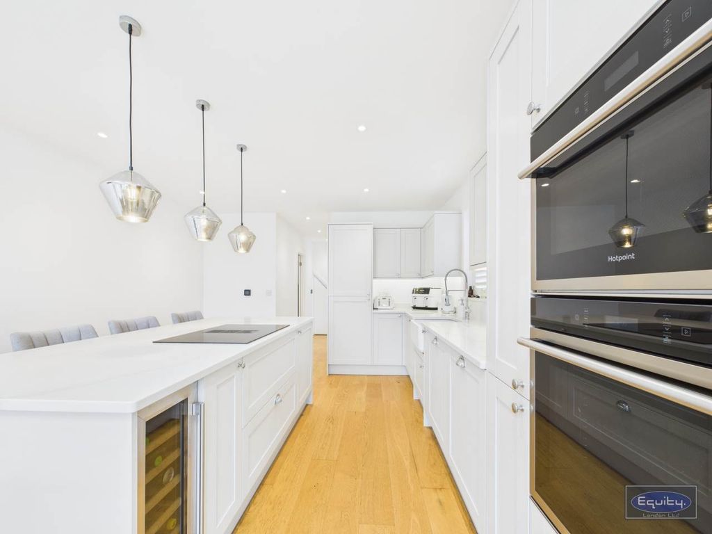 Property photo 2 of 19 Kitchen 1