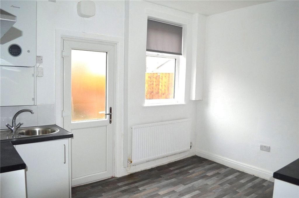 Property photo 3 of 8 Picture No. 14