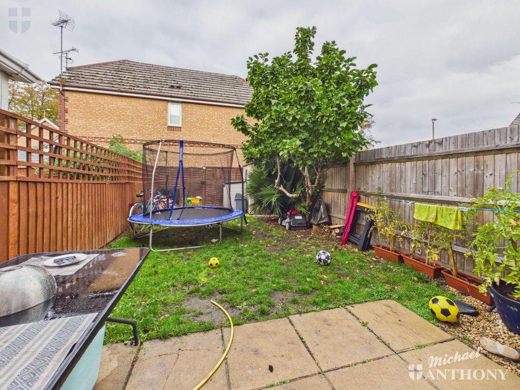 Property photo 3 of 9 Cam03852G0-Pr0821-Still006