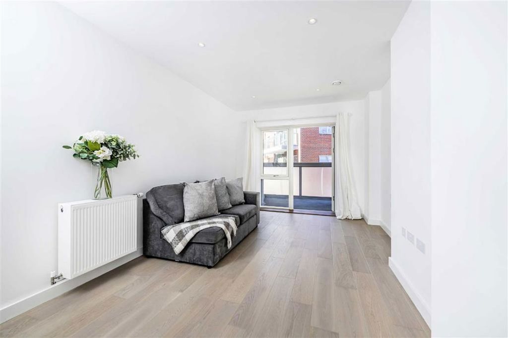 Property photo 3 of 6