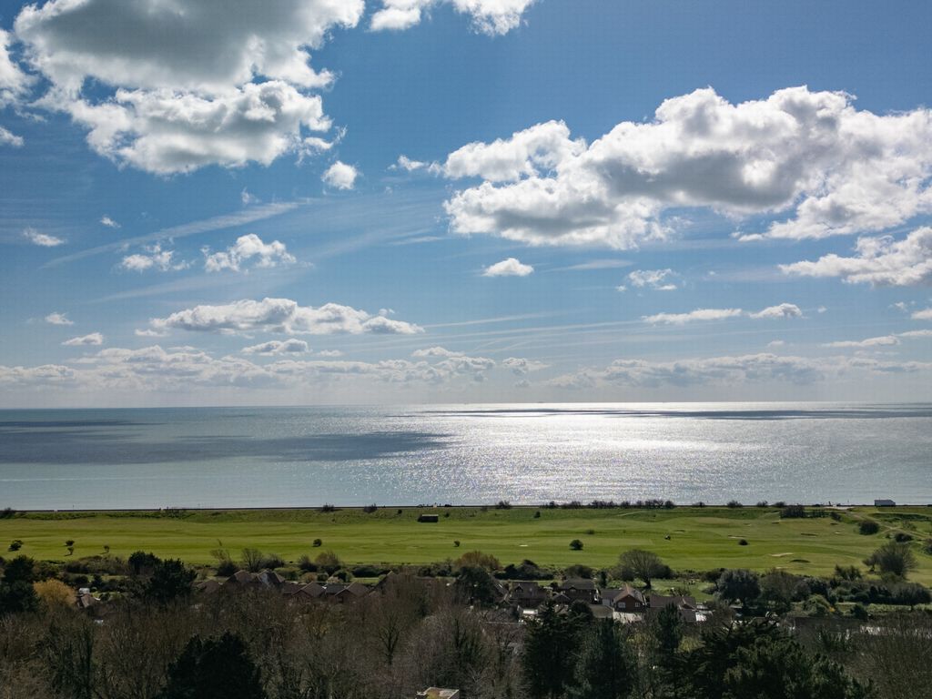 Property photo 3 of 28 Views