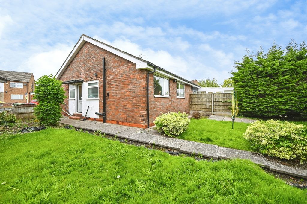 Property photo 3 of 18 Side/Rear Garden