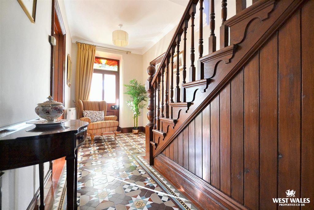 Property photo 3 of 43 Entrance Hallway