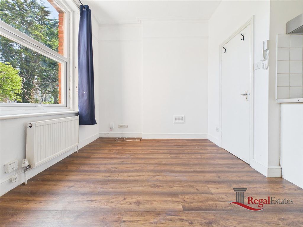 Property photo 3 of 7 Cam02489G0-Pr0298-Still009.Jpg