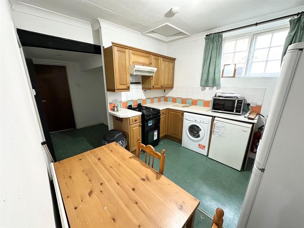 Property photo 2 of 12 Kit.Jpg