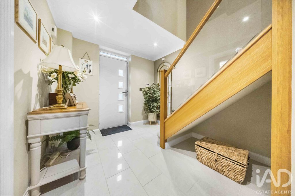 Property photo 3 of 37