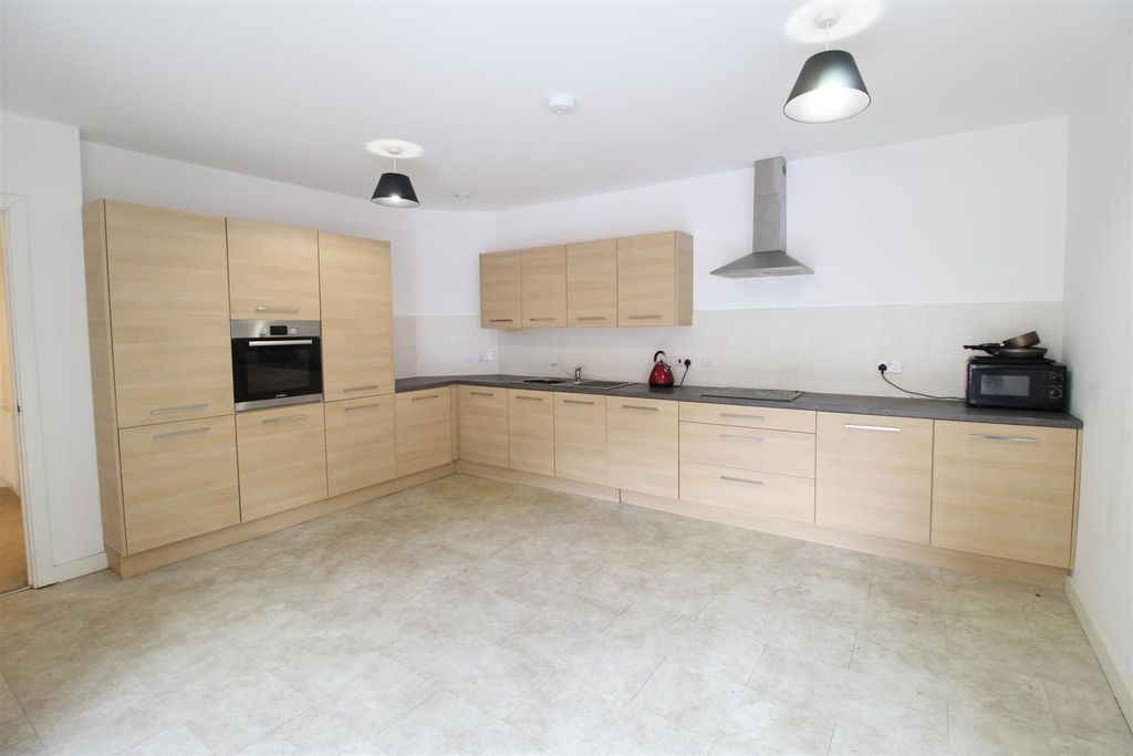 Property photo 2 of 8 Dining Kitchen