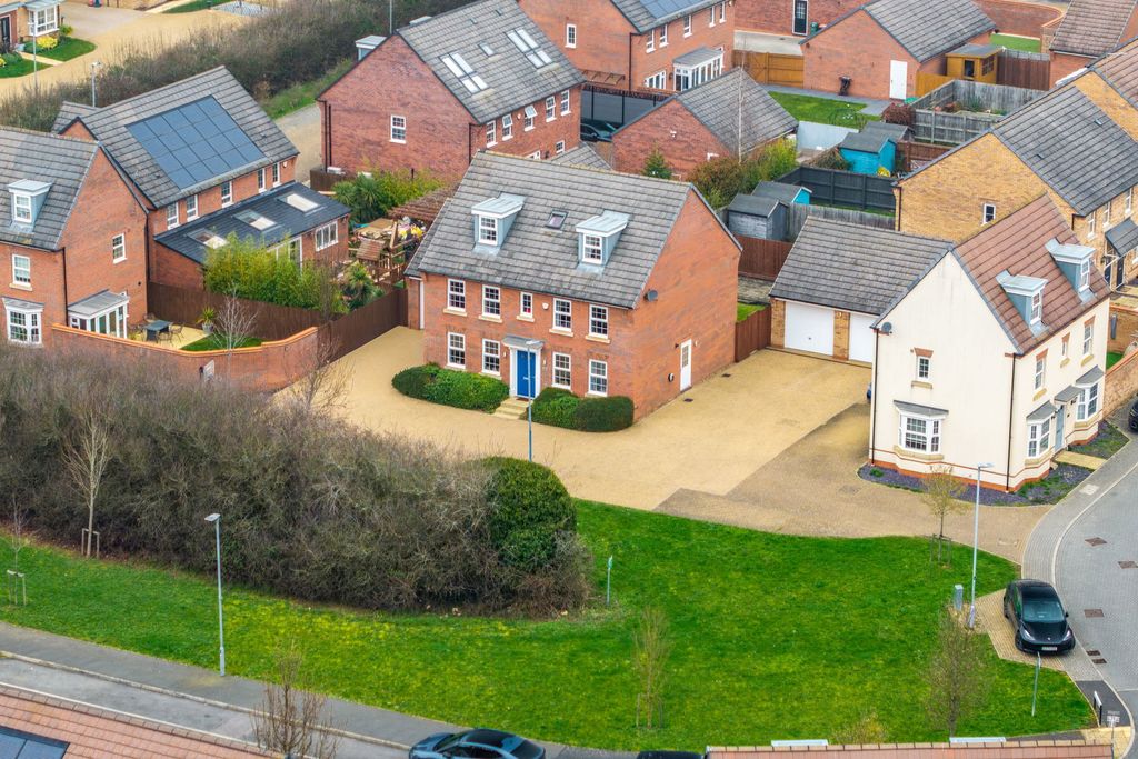 Property photo 3 of 42