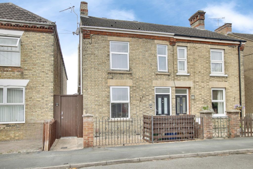 Property photo 1 of 21