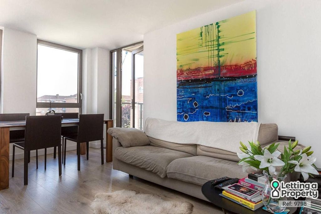 Property photo 2 of 9