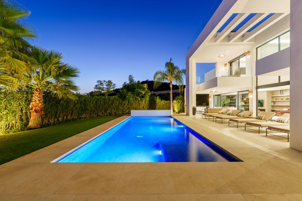 Property photo 1 of 28