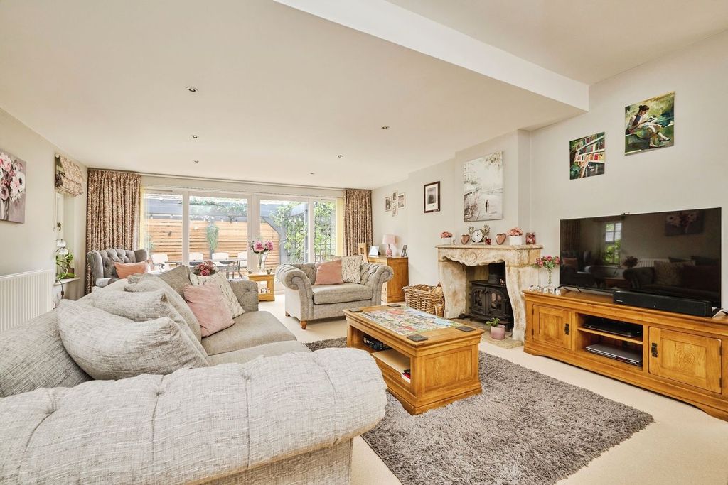 Property photo 3 of 34