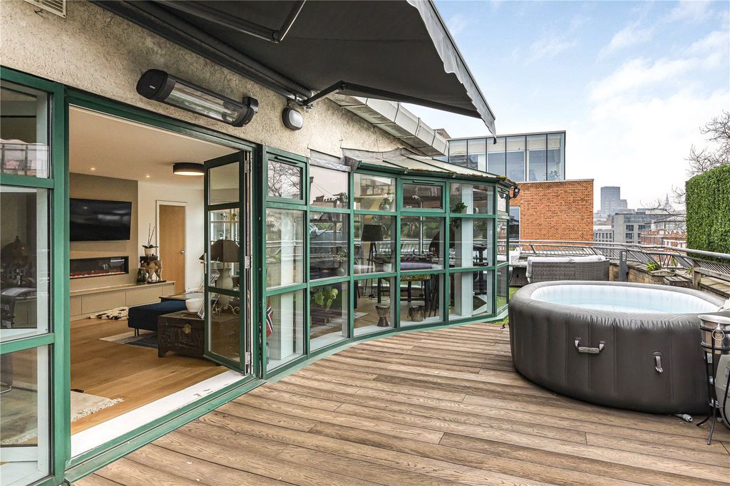 Property photo 3 of 32 Picture No. 18