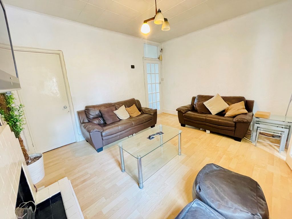 Property photo 3 of 9 5