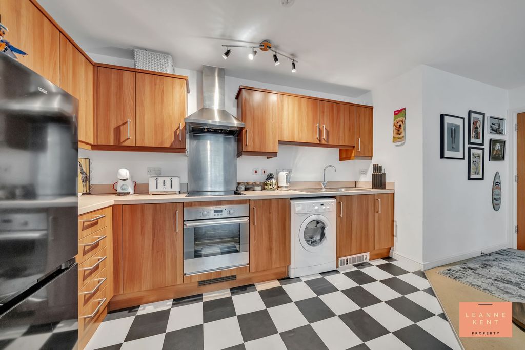 Property photo 3 of 18