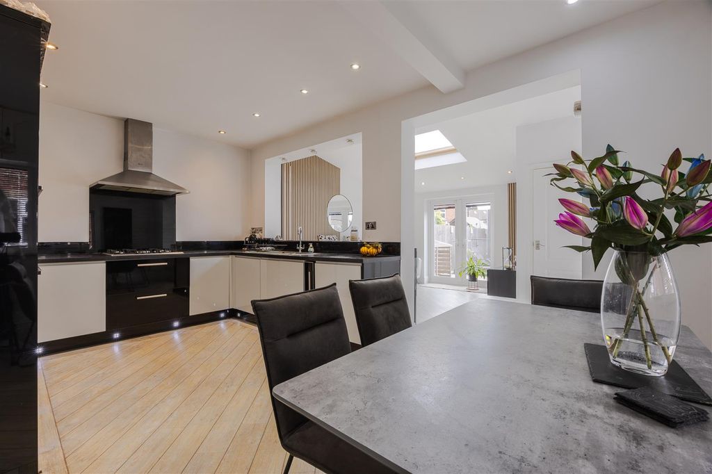 Property photo 3 of 19 Kitchen Diner