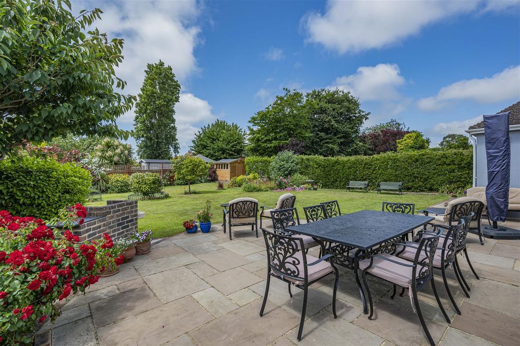 Property photo 2 of 31 Rear Garden