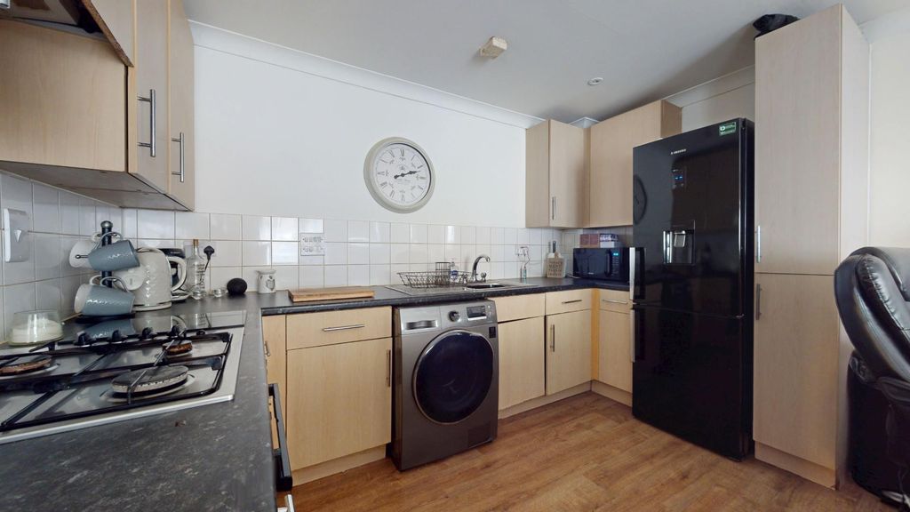 Property photo 3 of 5