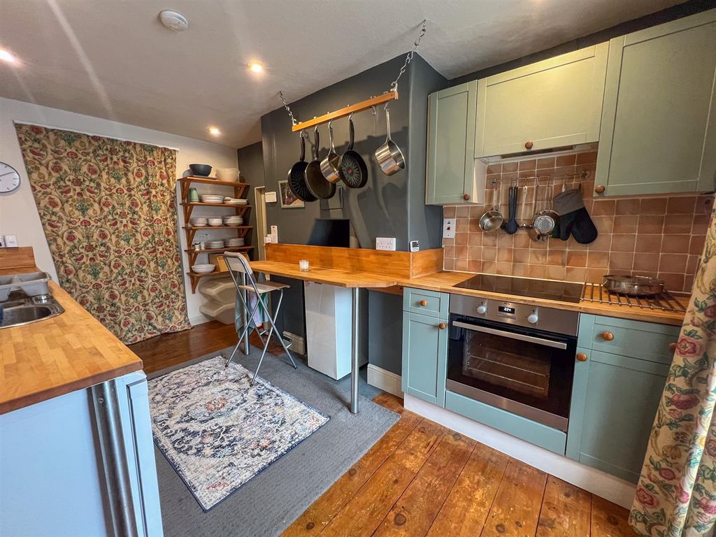 Property photo 2 of 22 66 Douglas Street -12.Jpg