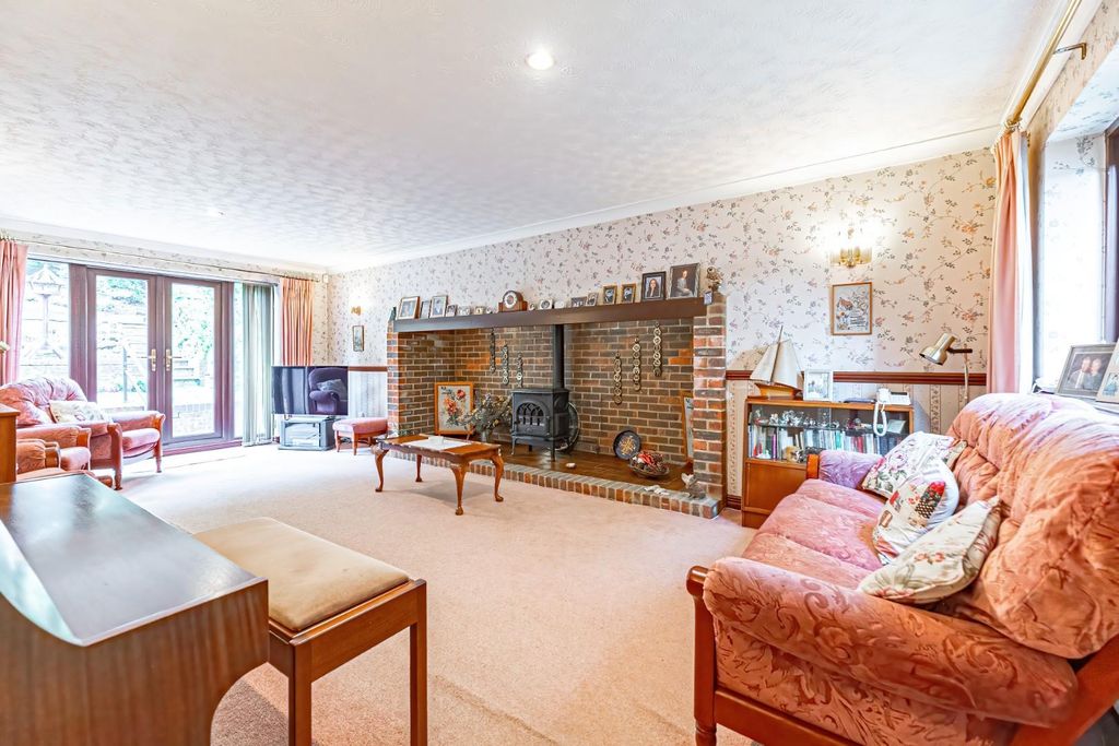 Property photo 2 of 19